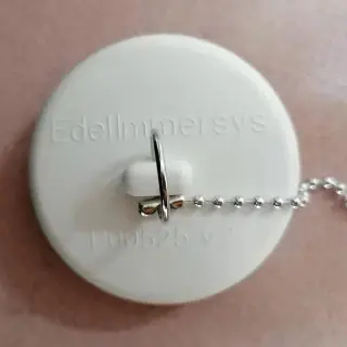 Plugs 1 Cap plugs with chains for the FP3 birthing pool